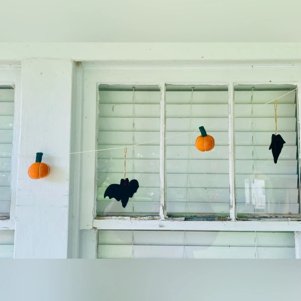 *Bats and Pumpkins Halloween Felt Garland